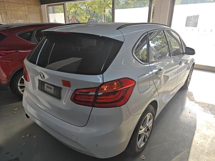 2 Series Wagon 2016 218i Leading photo 6