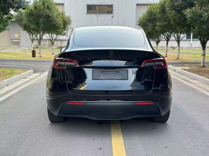 Model Y 2022 RWD photo 3