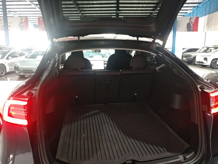 Model Y 2024 RWD photo 8