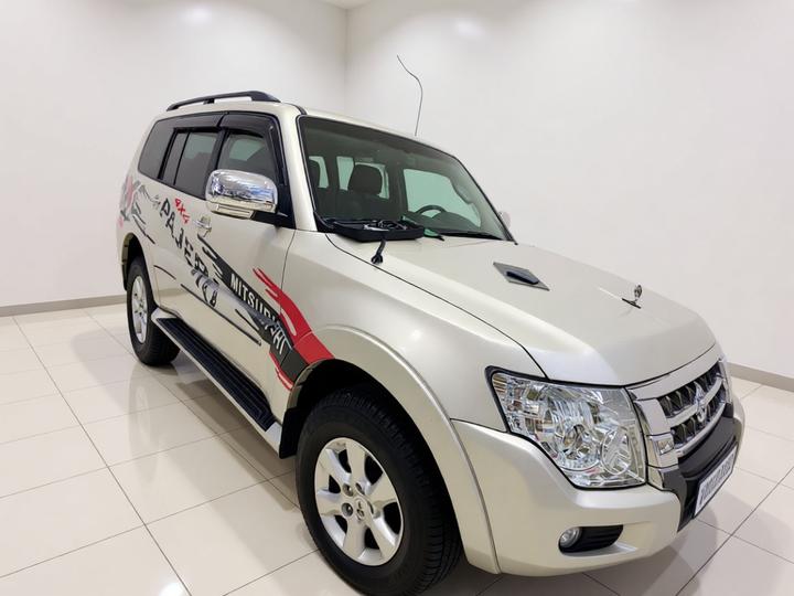 Pajero Parallel Import V93 3.0L 5-Door GLS 7-Seater photo 3