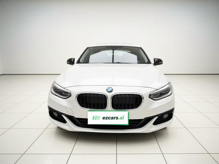 1 Series 2018 118i Sport photo 2