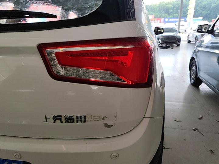 560 2015 1.8L MT Luxury photo 7