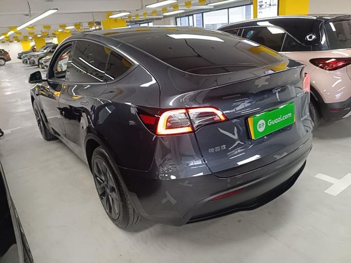 Model Y 2024 RWD photo 4