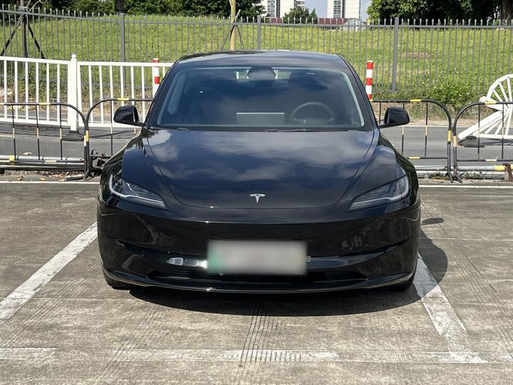 Model 3 2023 RWD photo 2