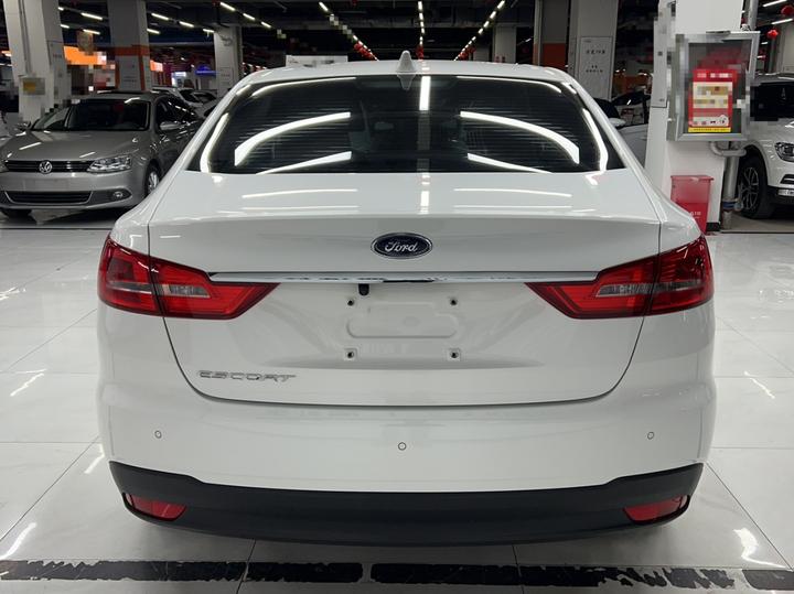Escort 2019 Facelift 1.5L AT China VI photo 3