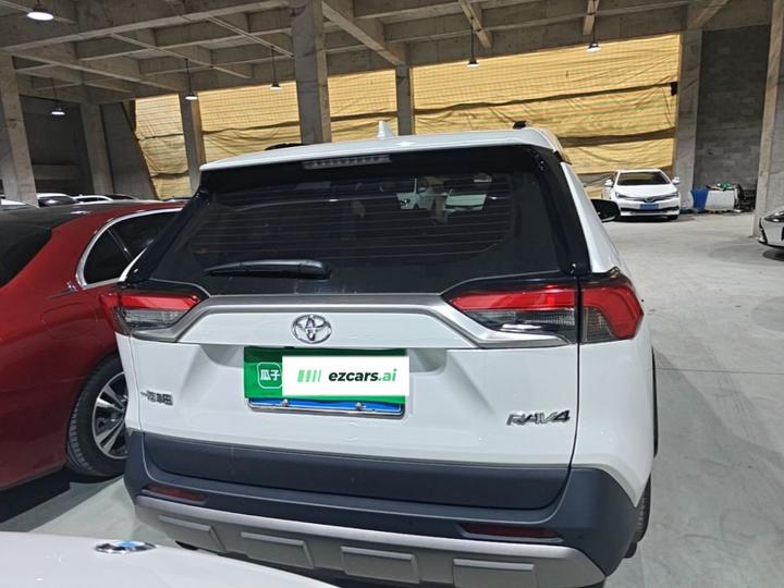 RAV4 2024 2.0L CVT RWD Plus photo 4