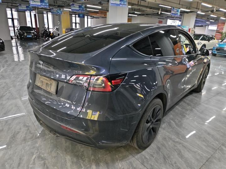 Model Y 2024 RWD photo 4