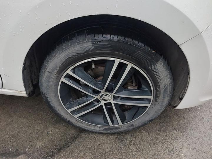 Rapid Spaceback 2014 1.6L AT Enjoy photo 8