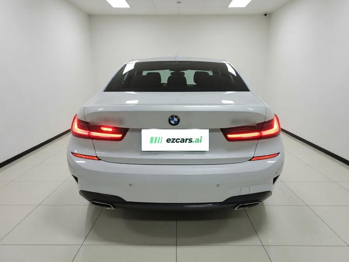 3 Series 2022 325i M Sport Package photo 5