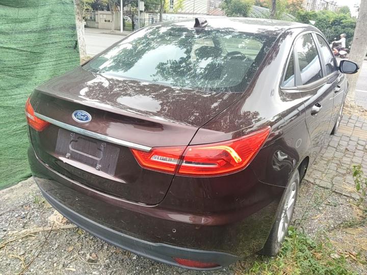 Escort 2019 Facelift 1.5L MT China VI photo 4