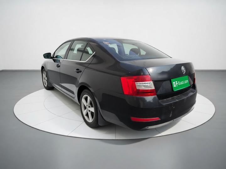 Octavia 2015 1.6L MT photo 4