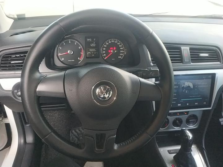 Lavida 2013 Facelift Classic 1.6L AT photo 6