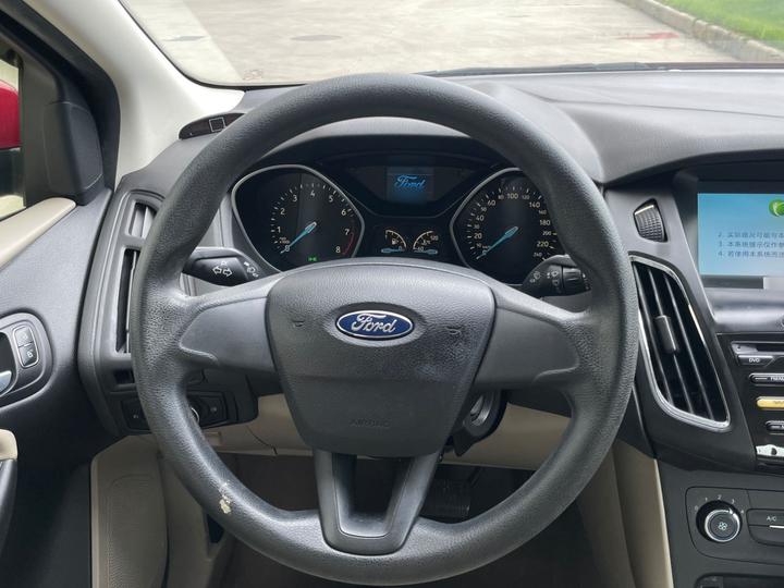 Focus 2017 Sedan 1.6L AT Comfort photo 2
