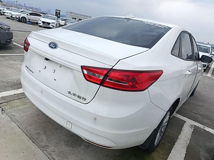 Escort 2015 1.5L MT Comfort photo 4