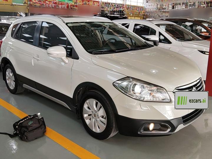 2014 1.6L CVT RWD Elite photo 3