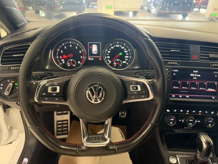 Golf GTI 2016 2.0TSI GTI photo 2