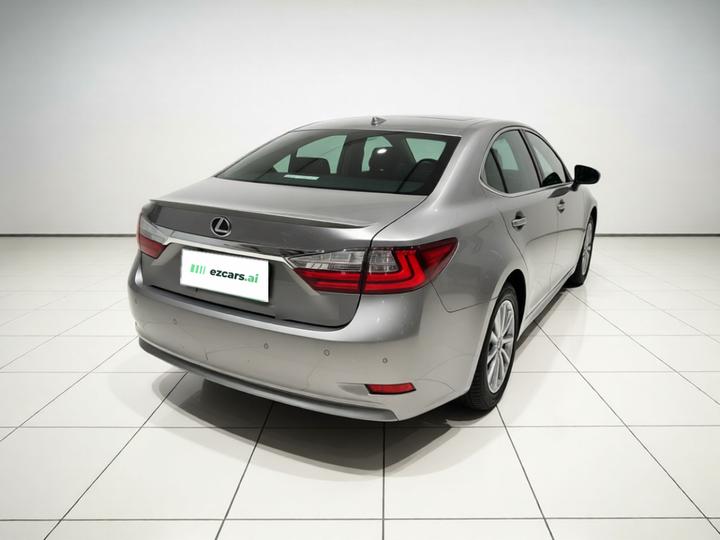 ES 2015 300h Comfort photo 6