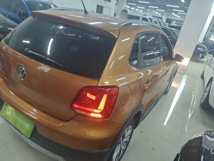 2016 1.6L Cross Polo AT photo 4