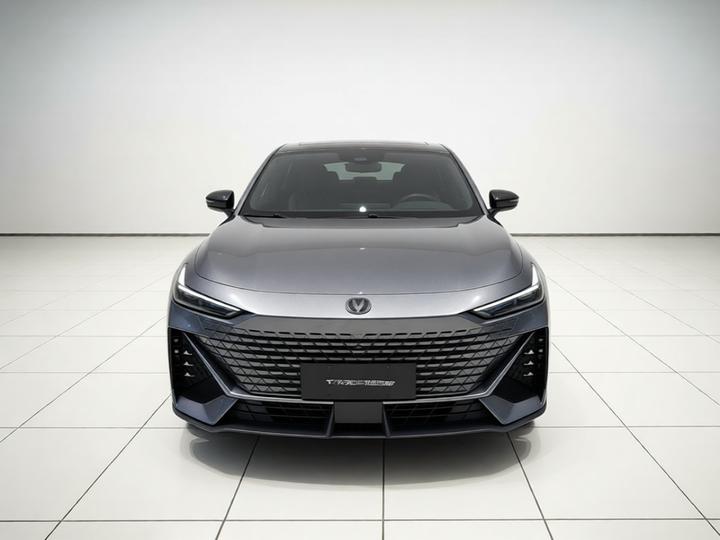 UNI-V 2022 1.5T Premium photo 2