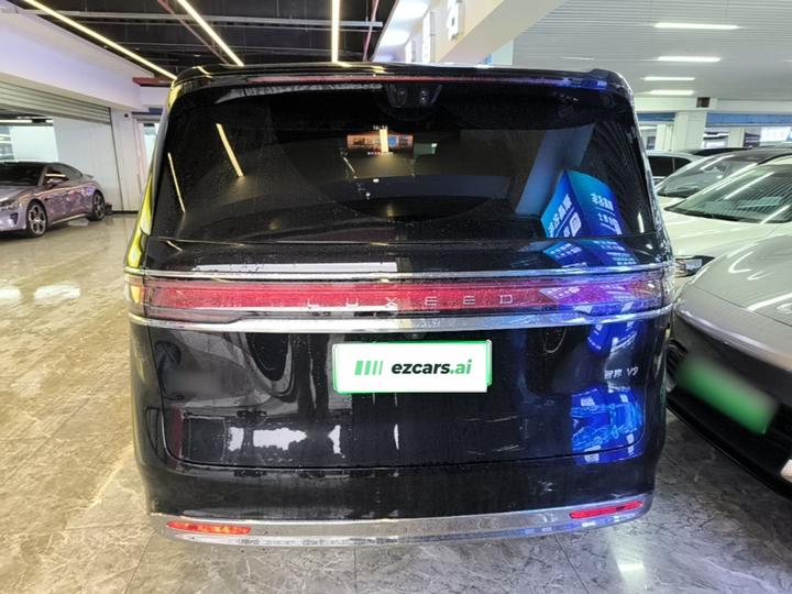 HIMA Luxeed V9 2026 Max+ photo 5