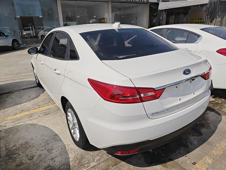 Escort 2019 Facelift 1.5L AT China VI photo 4