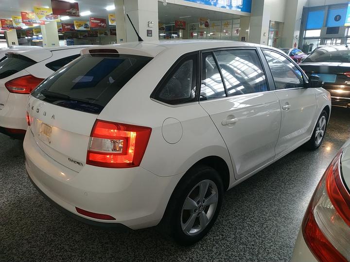 Rapid Spaceback 2019 Facelift 1.5L AT Comfort China V photo 4