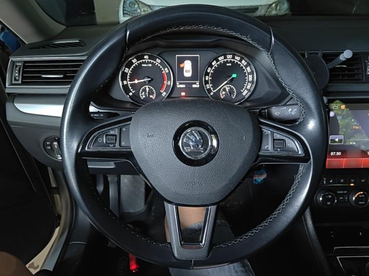 Superb 2016 TSI280 DSG photo 2