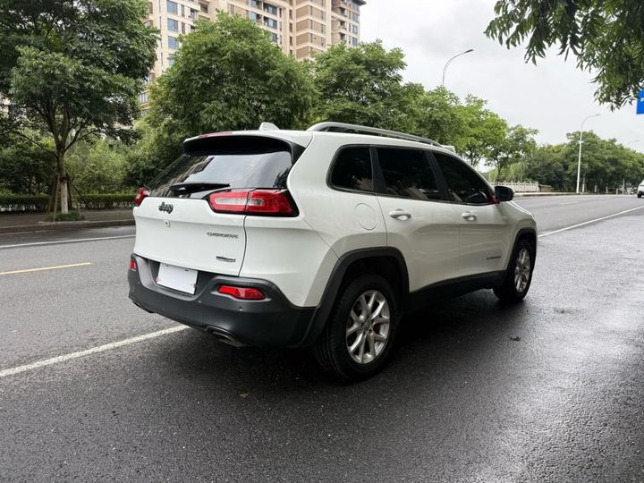 Cherokee 2017 2.4L Leading Smart photo 7