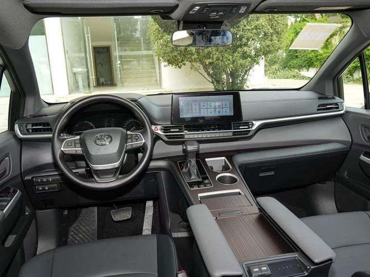 Granvia 2026 2.5L Hybrid Comfort photo 7