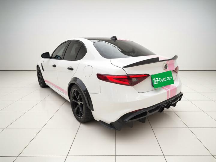 Alfa Romeo Giulia 2017 2.0T 280HP Luxury photo 4