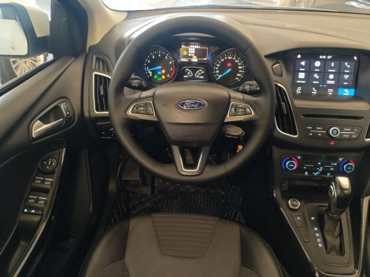 Focus 2017 Sedan EcoBoost 180 AT Elite photo 2