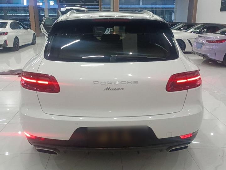 2016 Macan 2.0T photo 3