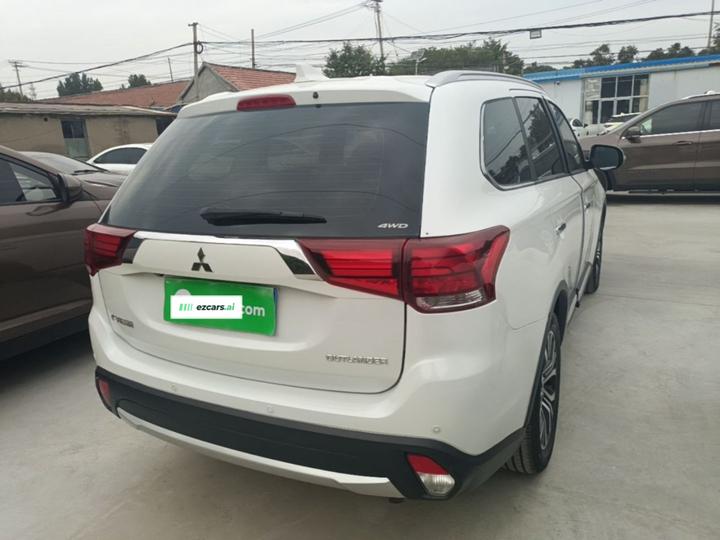 Outlander 2018 2.4L AWD Elite 5-Seater photo 4