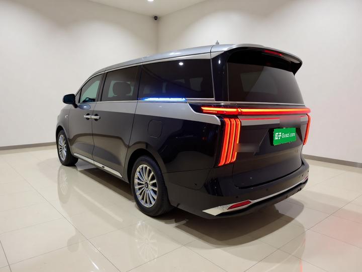 2025 AWD 8 photo 4