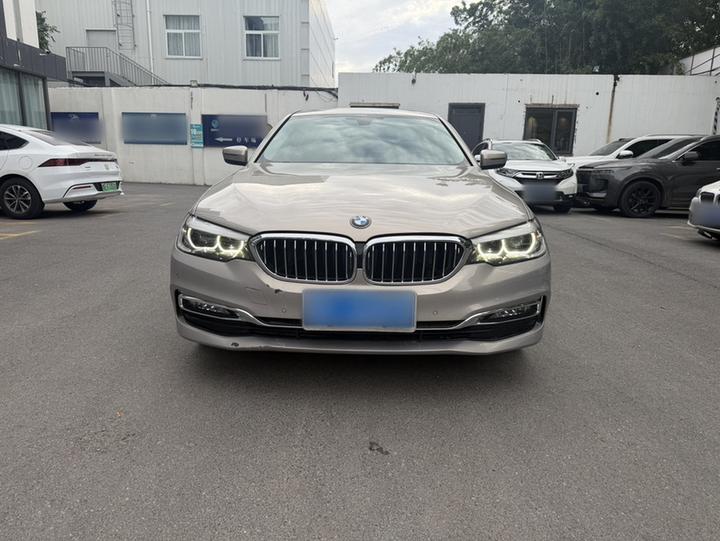 5 Series 2018 525Li Luxury photo 2