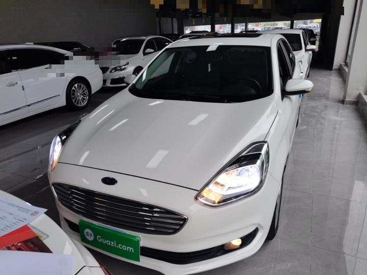Escort 2019 1.5L AT photo 2