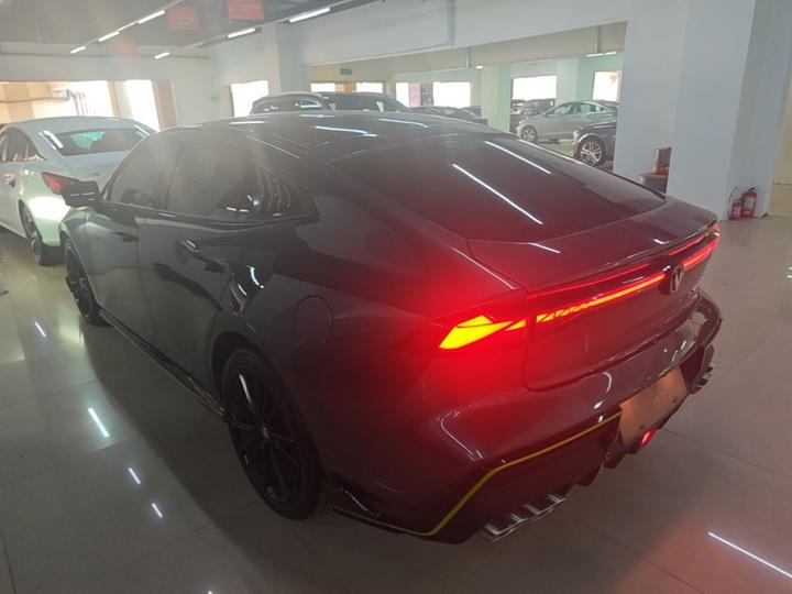 UNI-V 2022 1.5T Sport photo 4