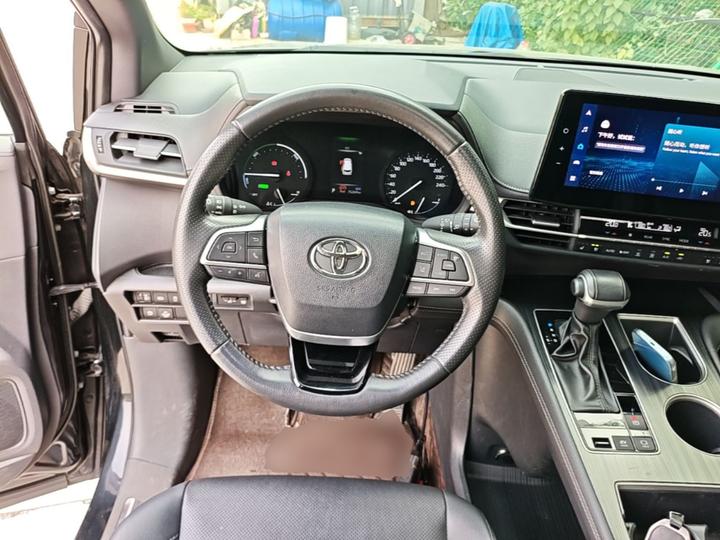 Sienna 2023 2.5L Hybrid Premium photo 2