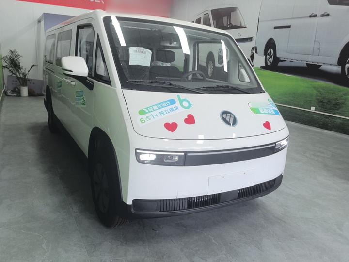 i9 2025 Long Wheelbase FWD 66.67kWh 6-Seater photo 4