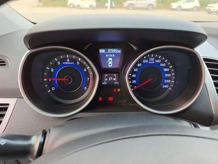 Elantra 2016 1.6L AT Premium photo 3
