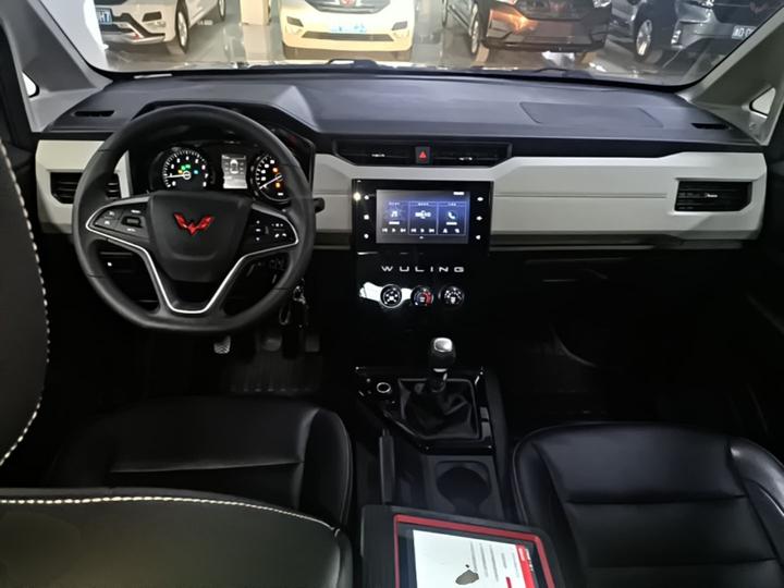 Wuling 2021 1.5T MT Luxury photo 5