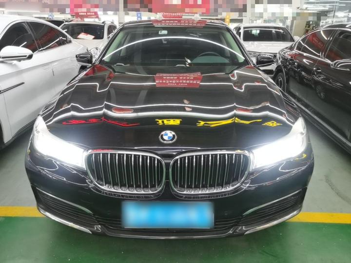 7 Series 2017 730Li Leading photo 2
