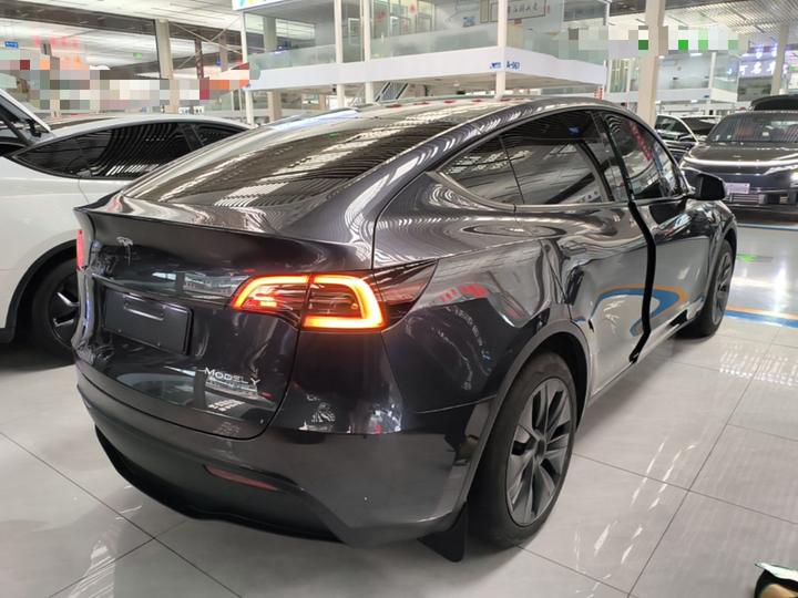 Model Y 2024 RWD photo 4
