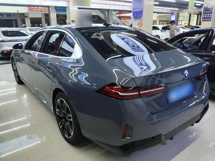 5 Series 2024 525Li M Sport Package photo 4