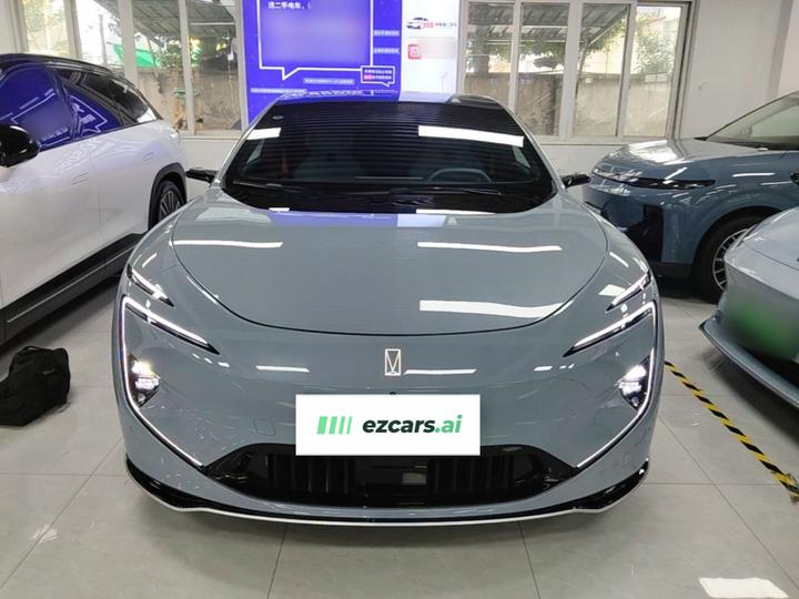 12 2023 700 RWD photo 2