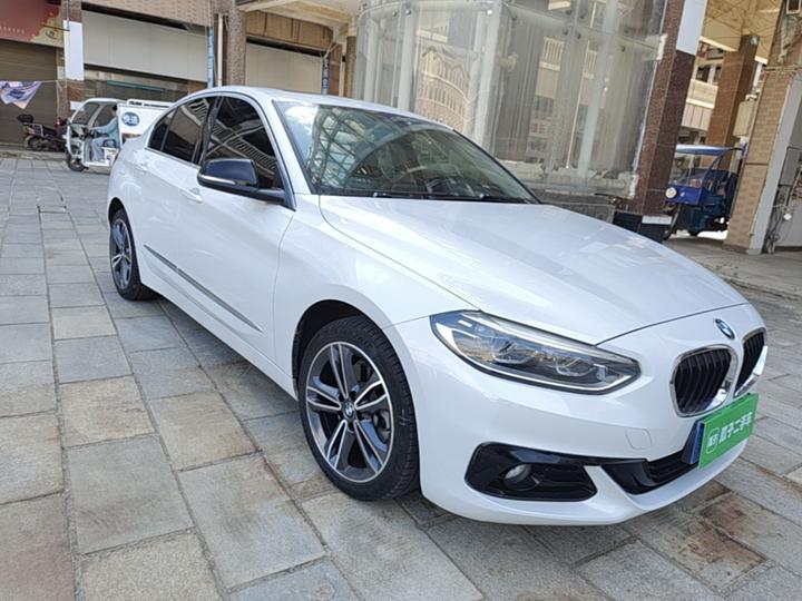 1 Series 2018 118i Sport photo 3