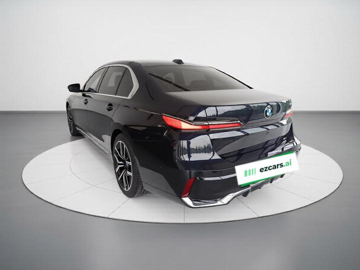 7 Series 2023 735Li M Sport Package photo 4