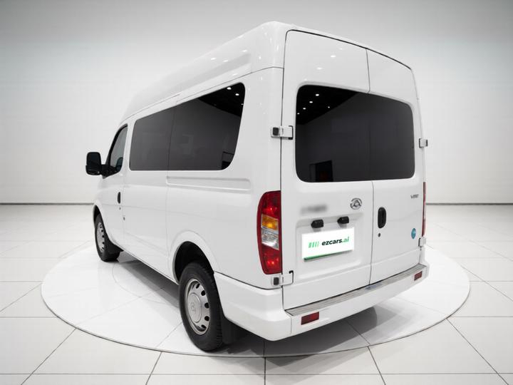 MAXUS V80 2023 2.0T MT Classic Short Wheelbase 5/6-Seater photo 4
