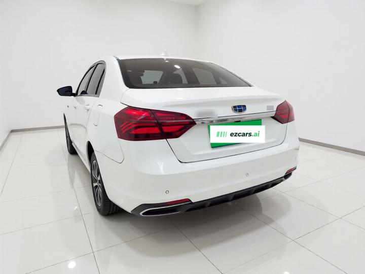 Emgrand 2018 1.5L MT photo 4