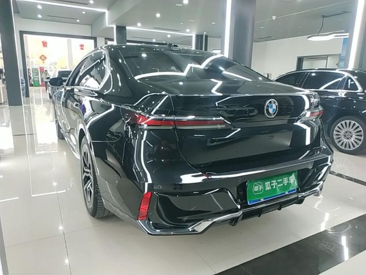 7 Series 2023 735Li M Sport Package photo 4